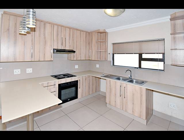 3 BEDROOM TOWNHOUSE TO LET IN LINDEN